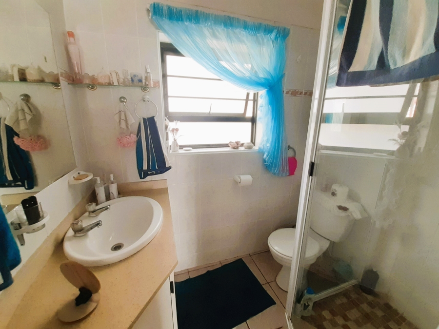 6 Bedroom Property for Sale in Paradise Beach Eastern Cape